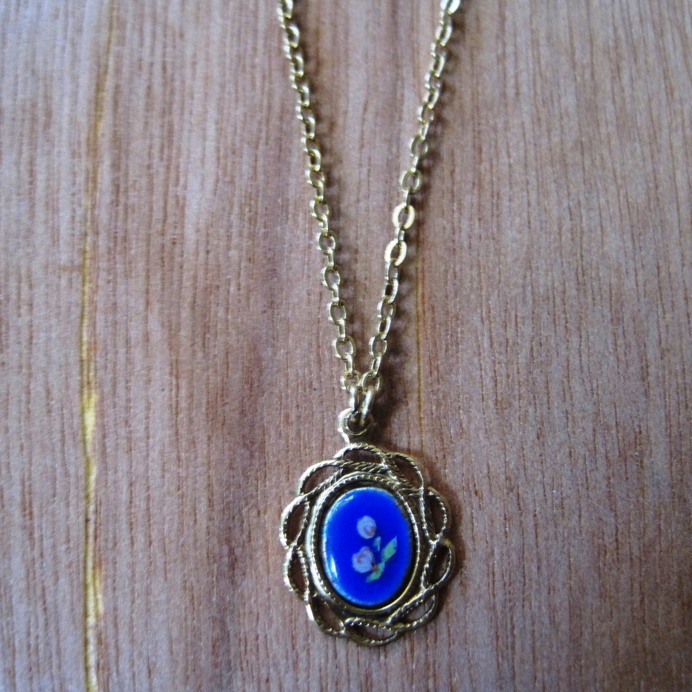 4/$30 1928 brand goldtone neck w floral pendant